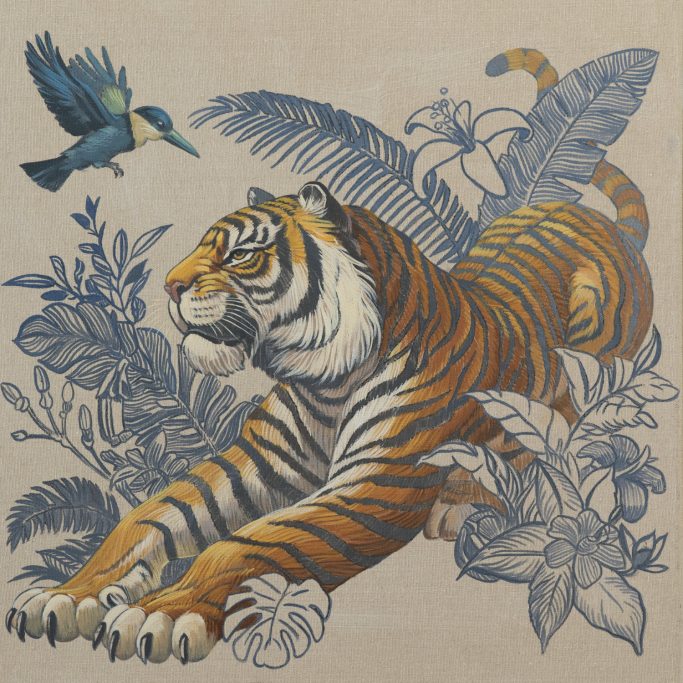 Sumatratiger Ein sich streckender Sumatratiger vor einer floralen Zeichnung mit einem Vogel.